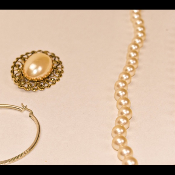 Pearl necklace with a coat pin and earrings set - Picture 5 of 8